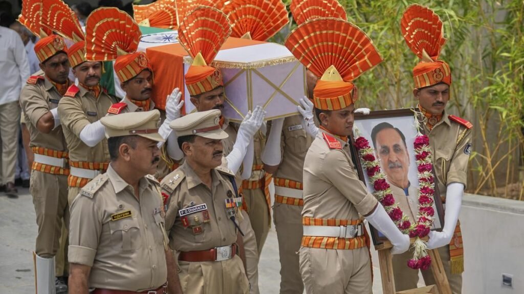 gUJRAT ex Cm Body taken in Honour